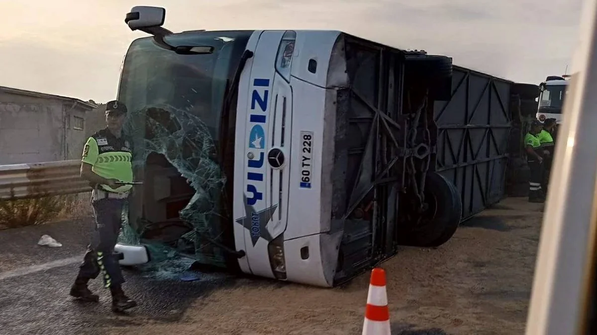 Число погибших в Стамбуле в ДТП с автобусом достигло 4 человек, пострадали 26
