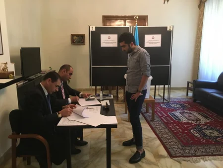 Romadakı seçki məntəqəsində səsvermə başa çatıb