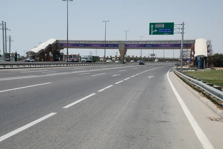 ​Bakıda yerüstü piyada keçidlərinin üzlükləri sökülür