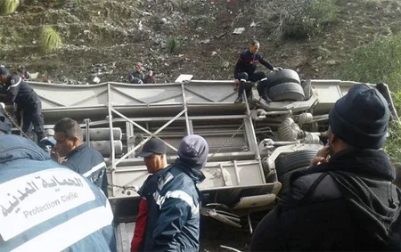 Tunisdə turist avtobusu uçurumdan aşağı düşüb, 50 nəfər yaralanıb