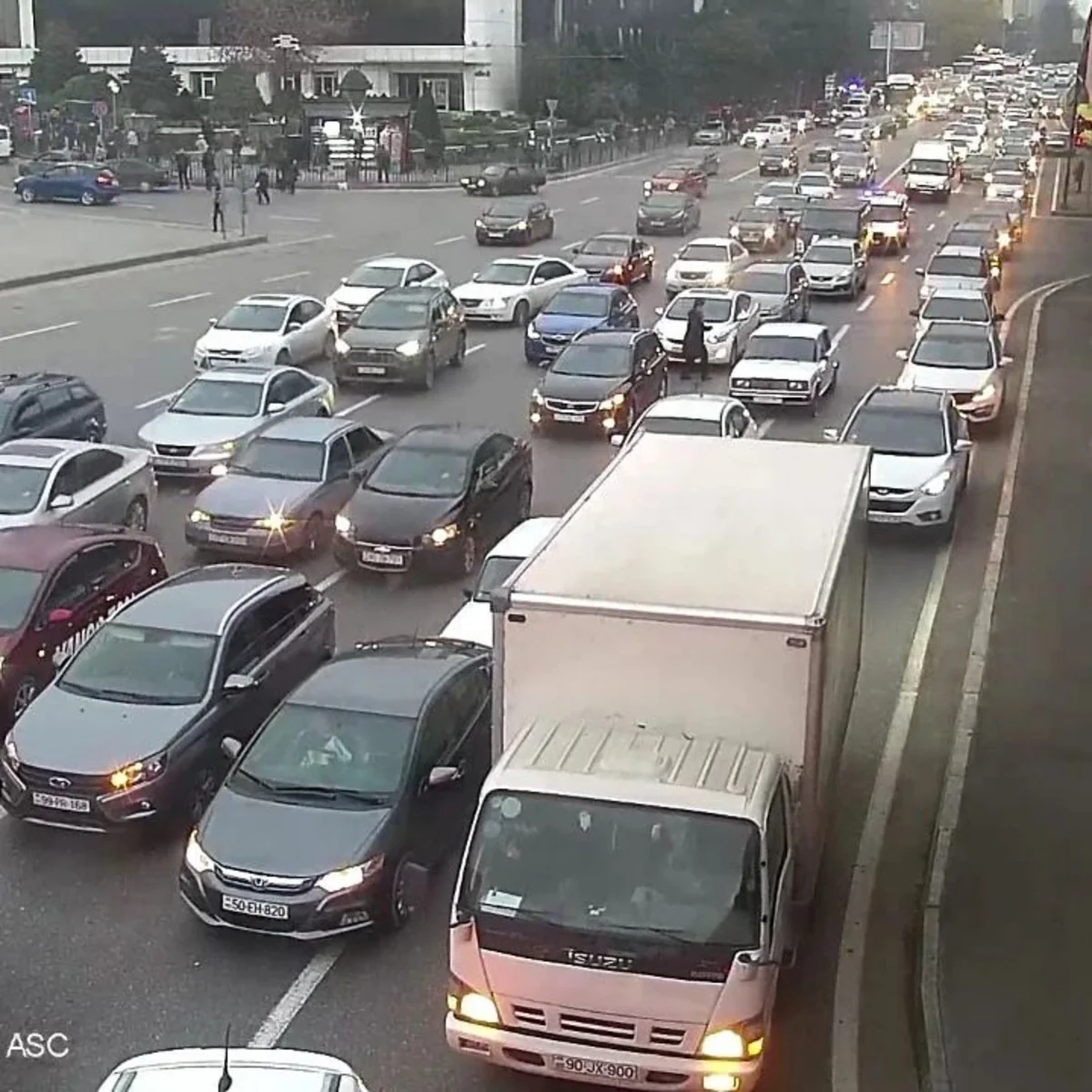 Bakıda sıxlıq müşahidə edilən yollar açıqlanıb