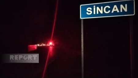 В Огузе автомобиль врезался в дерево, есть пострадавшие