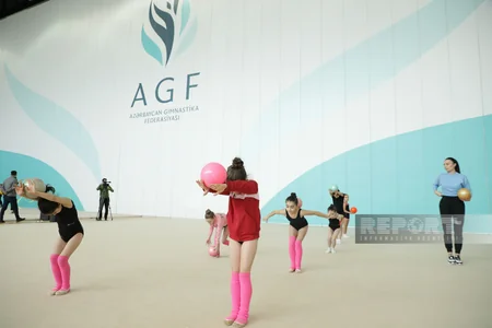 Bölgə gimnastlarının Milli Gimnastika Arenasında məşqləri davam edir
