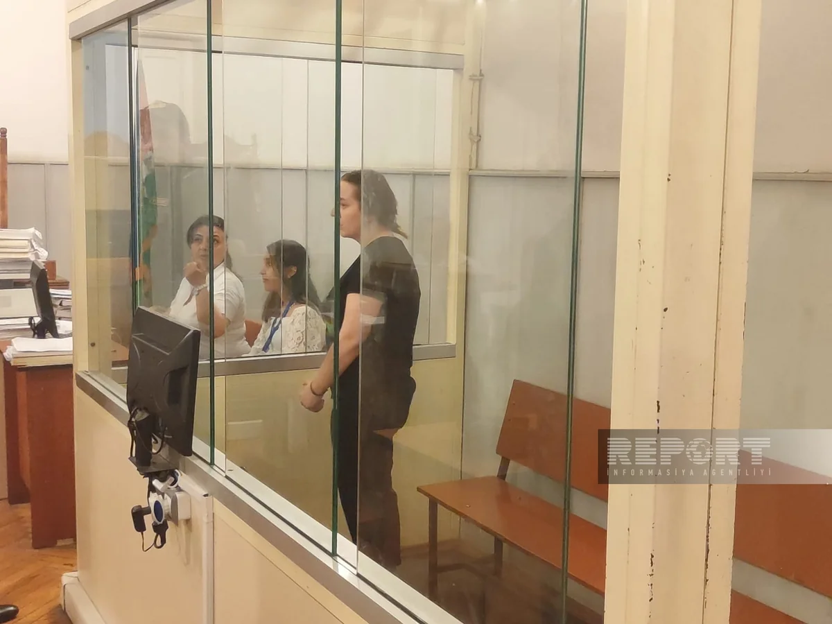 Bakıda dələduzluqda təqsirləndirilən falçının məhkəməsi başlayıb
