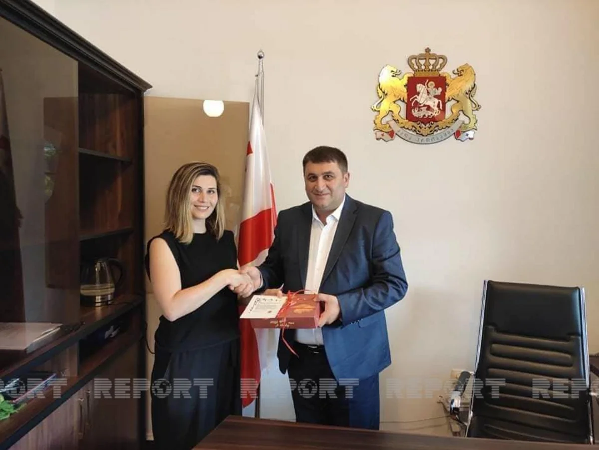 Gürcüstanda azərbaycanlı Novruz təşəbbüsünü dəstəkləyən deputatlara paxlava payladı