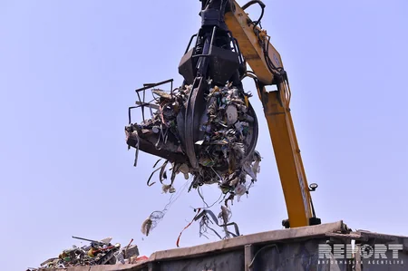 Bakıda 5-10 min manatlıq brend məhsullar niyə yandırılır? - REPORTAJ