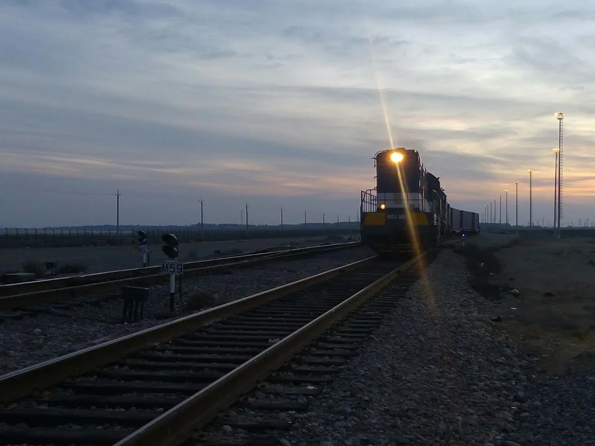 Ukrayna-Çin konteyner qatarı Bakı limanına çatıb