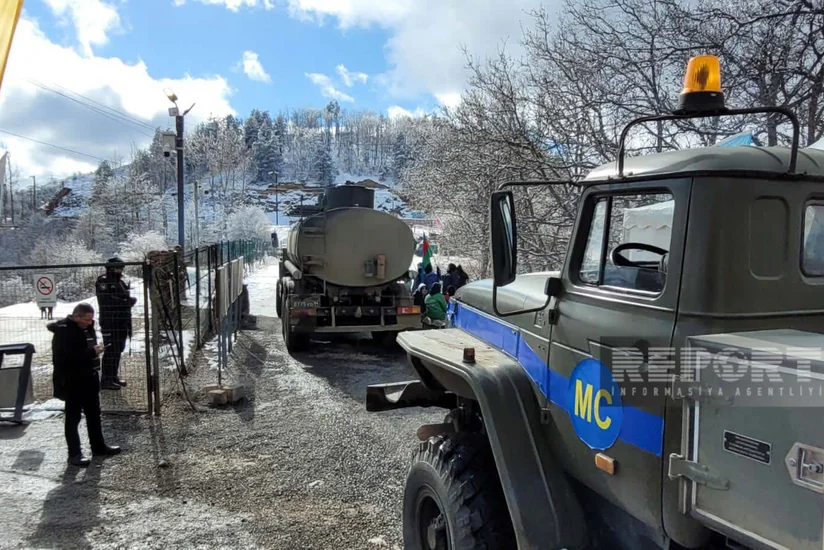 По дороге Ханкенди-Лачын беспрепятственно проехали 23 автомобиля российских миротворцев