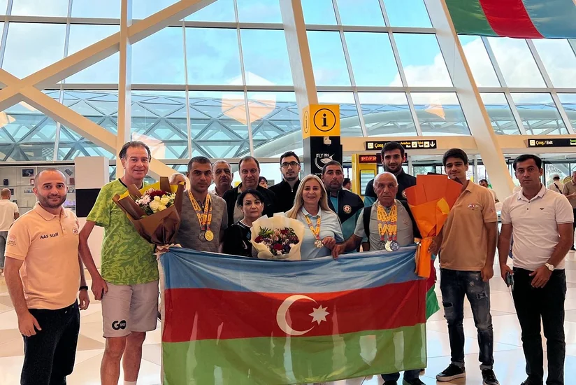 Veteranların Avropa Oyunlarında 6 medal qazanmış atletlər Vətənə qayıdıblar