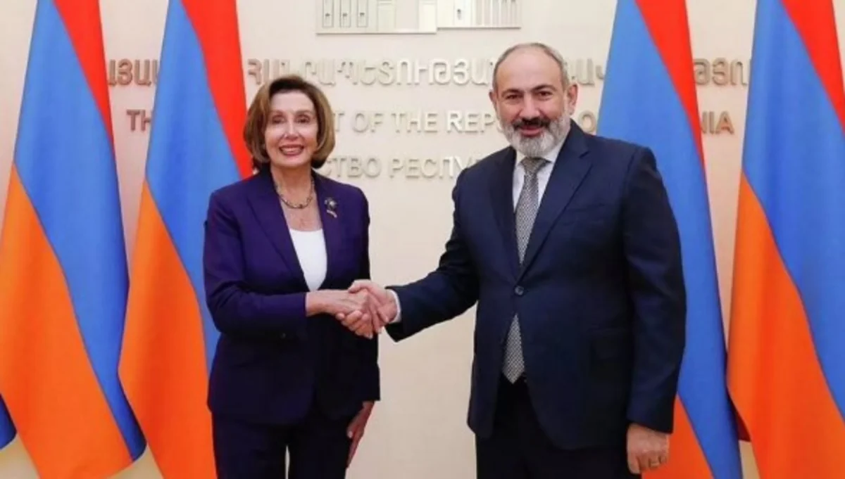 Pelosi İrəvanda Paşinyanla danışıqlar aparıb