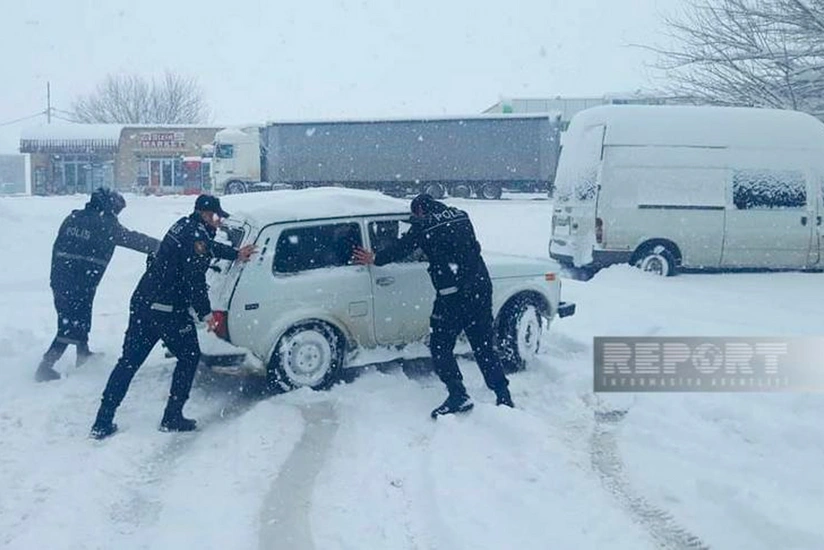 Güclü qar Cəlilabad və Biləsuvarda nəqliyyatın hərəkətində problemlər yaradıb 