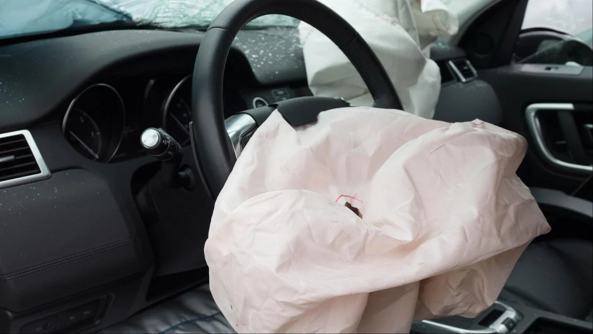 Balaxanıda avtomobillər toqquşub, yaralanan var