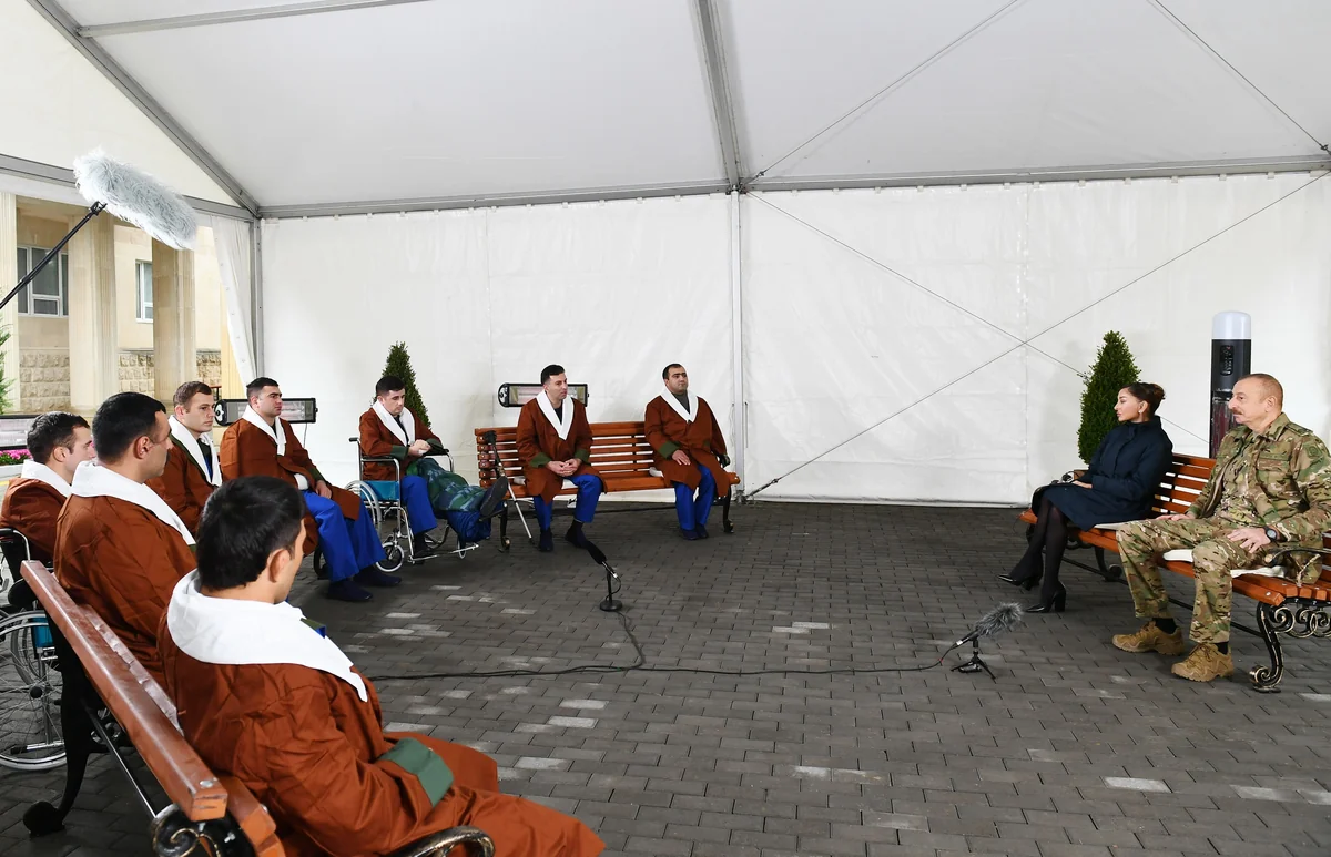 Ilham Aliyev, Mehriban Aliyeva visit servicemen treated at 1st City Clinic Hospital