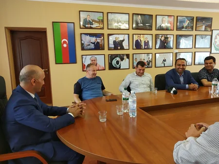 Azərbaycanın Ukraynadakı səfirliyində Bakıdan gedən bir qrup idman jurnalisti ilə görüş keçirilib