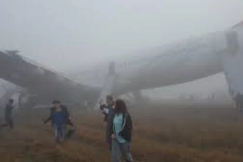 В Непале пассажирский самолет врезался в скалу в густом тумане