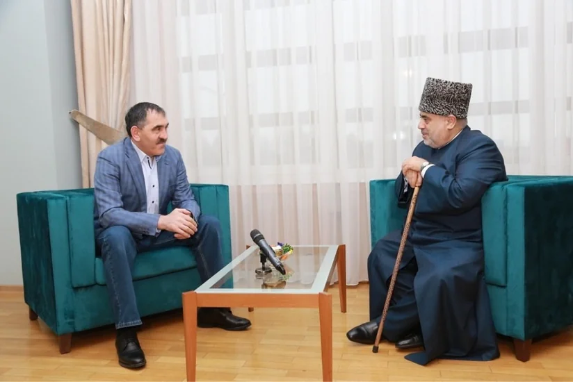 Allahşükür Paşazadə İnquşetiya başçısı Yunusbek Yevkurovla görüşüb