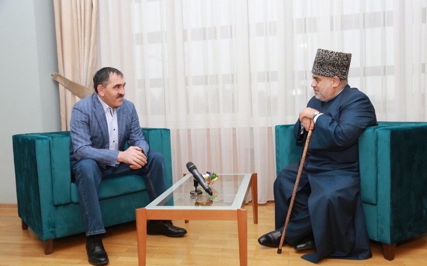 Allahşükür Paşazadə İnquşetiya başçısı Yunusbek Yevkurovla görüşüb