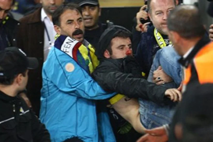 ​Türkiyə derbisindən sonra stadionda dava düşüb