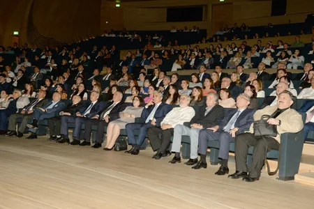 Heydər Əliyev Mərkəzində Ulu Öndərə həsr olunan instalyasiya, fotoalbom və film təqdim edilib