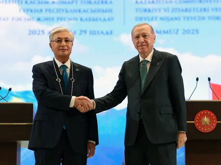 Qazaxıstan Prezidenti Türkiyənin ən yüksək dövlət mükafatı ilə təltif edilib