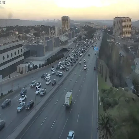 Bakının bir sıra yollarında tıxac yaranıb