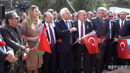 İzmirdə Xocalı faciəsinin qurbanları yad edilib - FOTO