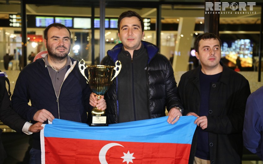 Üçqat Avropa çempionu olmuş Azərbaycan şahmatçıları Vətənə dönüb - FOTO