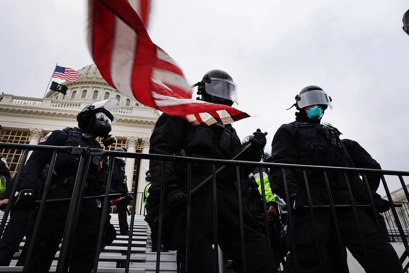ABŞ polisi Kapitolidə etirazçıları sıxışdırıb,  onlarla etirazçı saxlanılıb