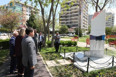 Azərbaycan nümayəndə heyəti İzmirdə Heydər Əliyev və Azərbaycan Dostluq parklarında olublar