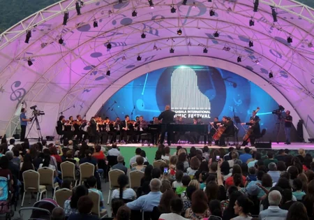 Qəbələ VII Beynəlxalq Musiqi Festivalı atəşfəşanlıqla başa çatıb - FOTO
