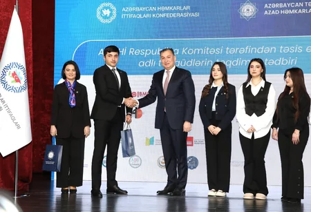 Bir qrup tələbəyə adlı təqaüd verilib