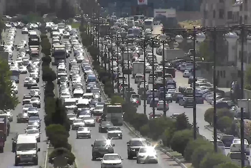 Bakıda yolda aparılan təmir işləri tıxaca səbəb olub