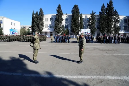 ​Zakir Həsənov təlimlərə ehtiyatdan çağırılan hərbi vəzifəlilərlə görüşüb