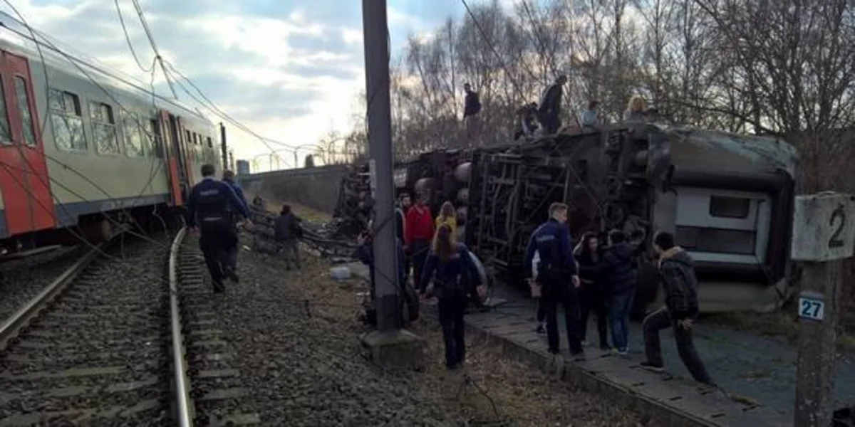 В Бельгии поезд сошел с рельсов