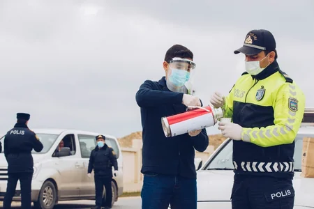 ASAN könüllüləri polislərə təşəkkür etdi