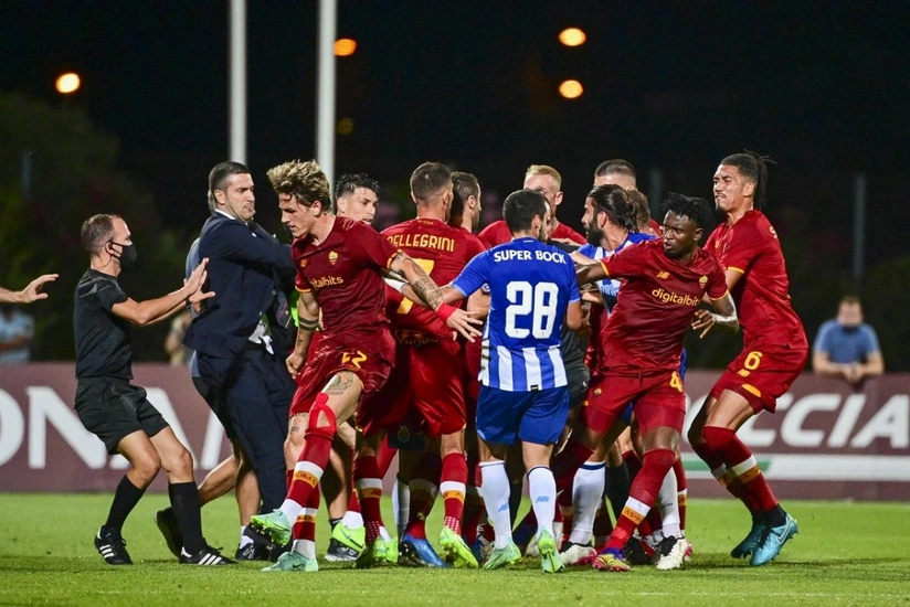Roma və Portu komandalarının oyununda dava düşüb
