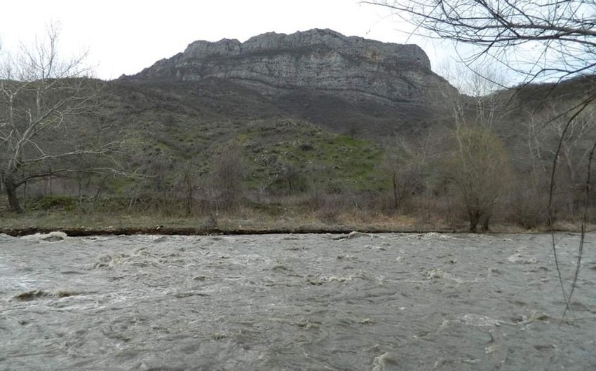 Pollution of Okhchuchay river by Armenia leads to mass death of fish