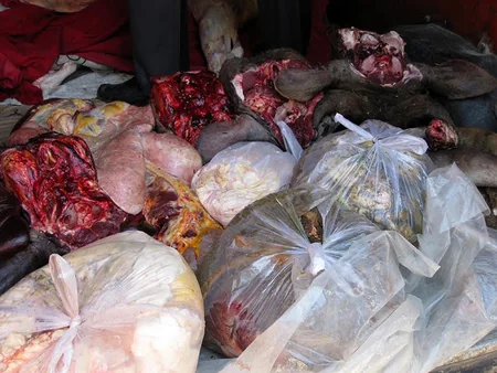 Bakıda 1 tondan çox yararlığı şübhə doğuran mal əti aşkar edilib