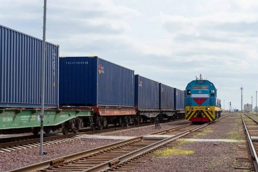 Qazaxıstanda dəmir yolu ilə tranzit yük daşımalarının 100 milyon tona qədər artacağı gözlənilir