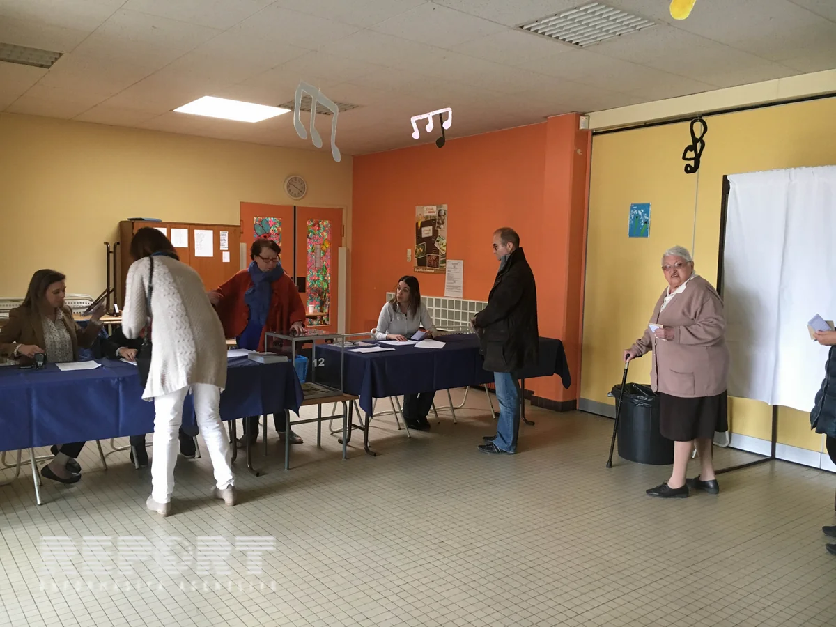 Fransua Olland prezident seçkilərində səs verib - FOTO - YENİLƏNİB