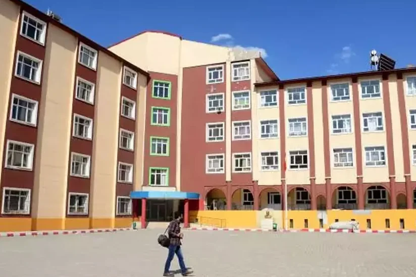 Türkiyədəki üç alman məktəbinə yerli vətəndaşların qəbulu dayandırılıb