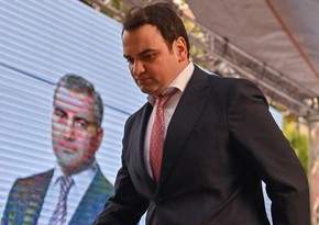 Samvel Karapetyanın qardaşı oğlu evində axtarışlardan sonra polisə bölməsinə aparılıb