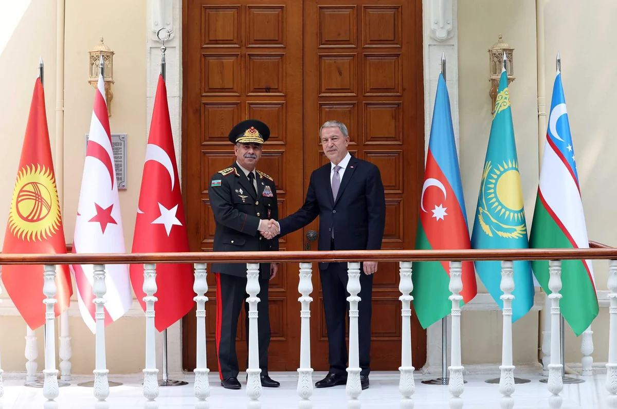Azerbaijani, Turkish defense ministers hold meeting