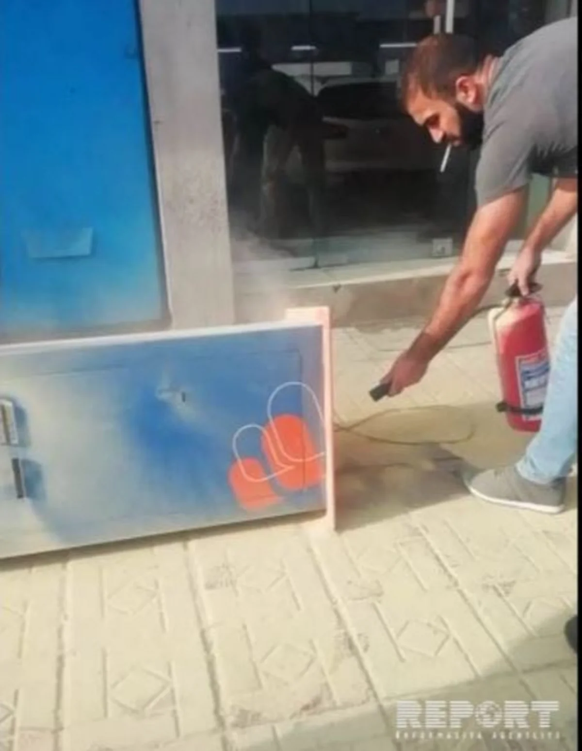 Bakıda “E-manat” ödəniş aparatında tüstüləmə olub, külli miqdarda pul yararsız hala düşüb - FOTO