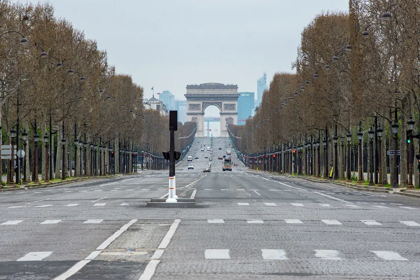 В Париже более 110 человек оштрафовали за незаконную вечеринку