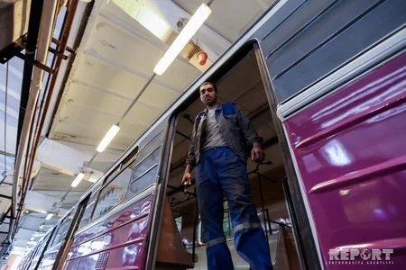 Metro qatarlarının “ev”indən - FOTOREPORTAJ