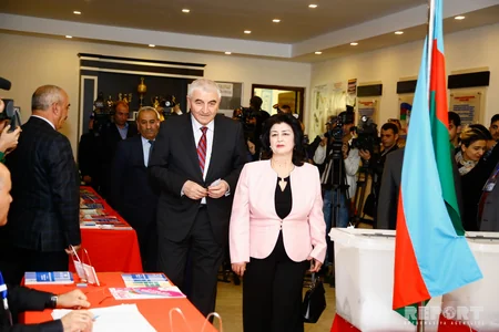 Məzahir Pənahov səs verib