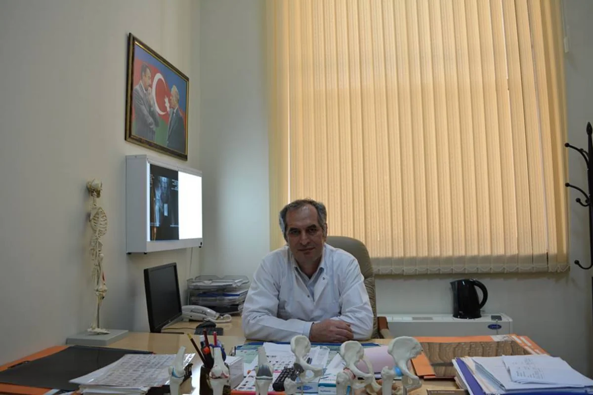 ATU-nun şöbə müdiri: “Xəstənin öz qanından dərman düzəldib oynaqlarına yeridirik”
