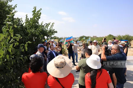 Beynəlxalq səyyahlar Ağdamda Şəhidlər xiyabanını ziyarət ediblər