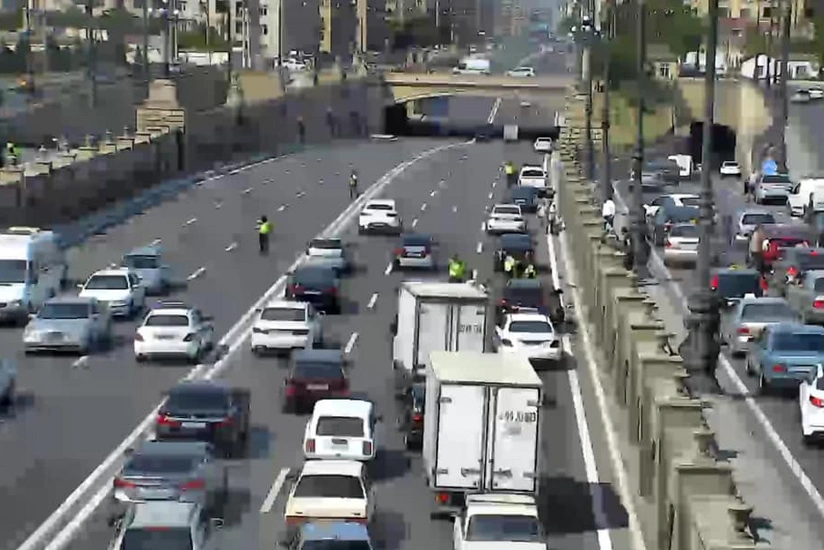 В Баку на проспекте Гейдара Алиева произошло ДТП